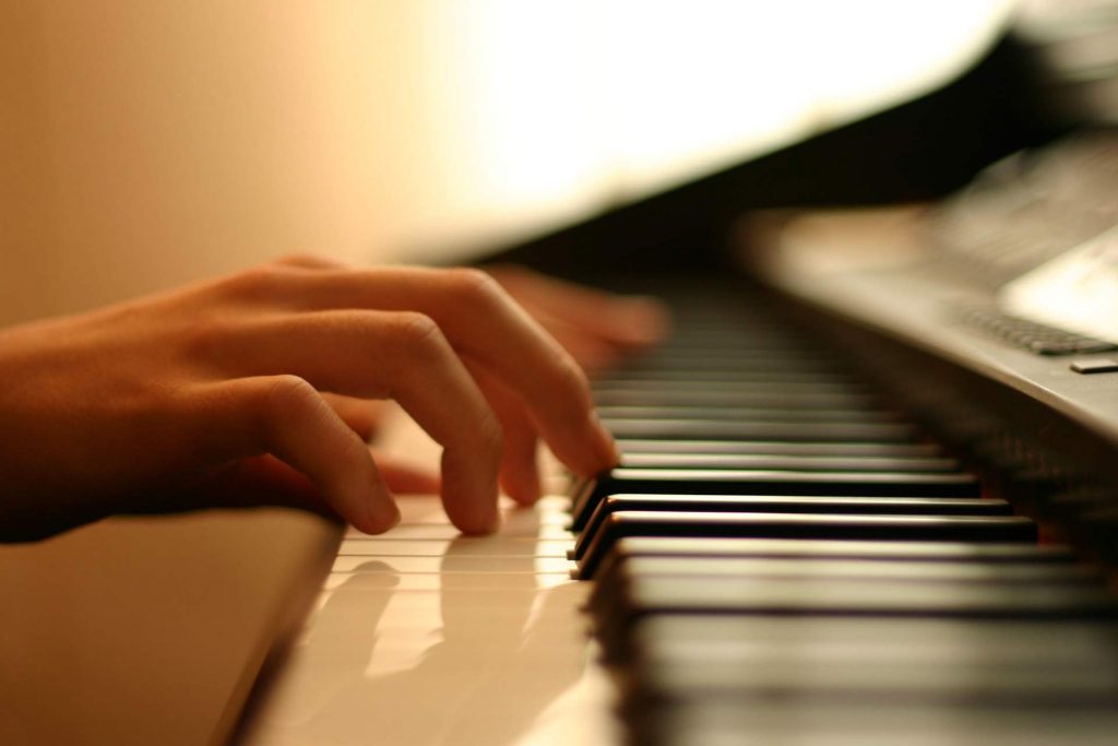 Método Tríade de Ensino de Piano Fácil Gradual, por Heitor Castro 