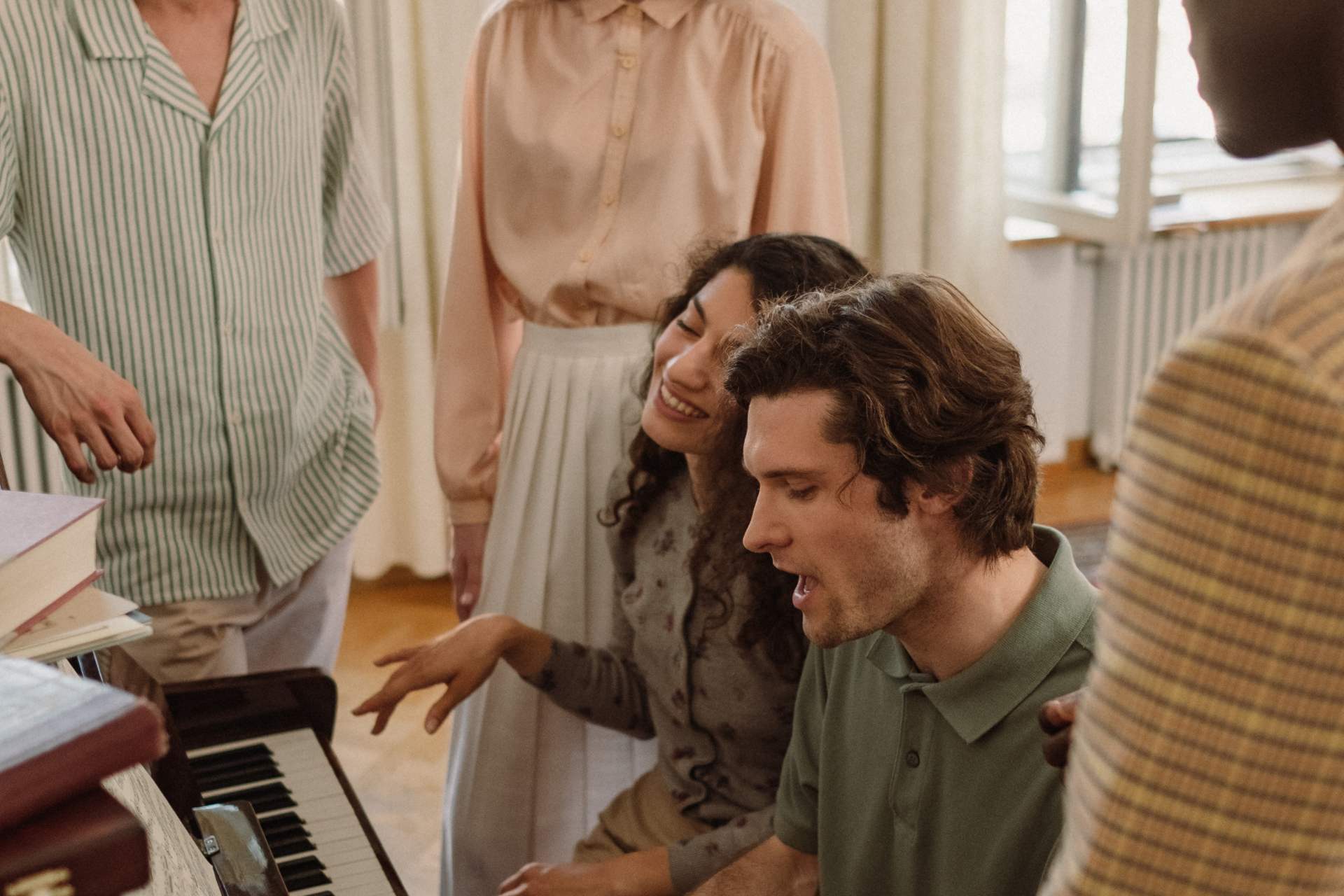 Aula de Piano Para Iniciantes: Aula aberta com instruções de piano para  iniciantes. 