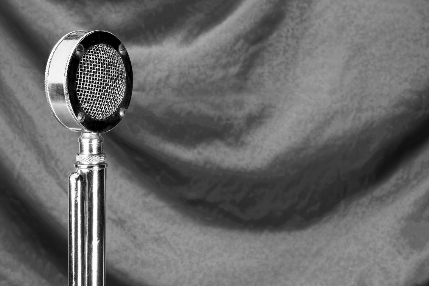O Primeiro Microfone e Seus Desenvolvimentos Iniciais
