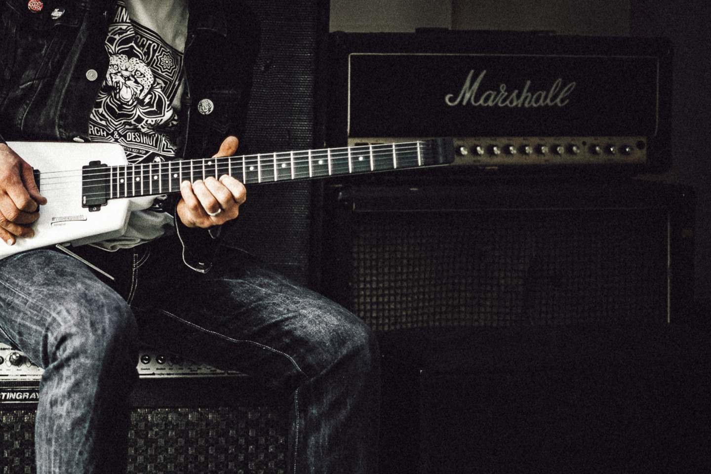 A História por Trás dos Amplificadores Marshall que Vai Impressionar Qualquer Guitarrista