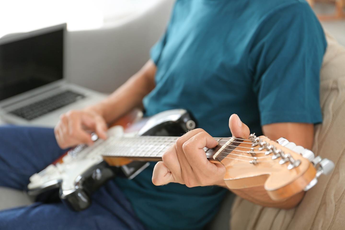 6 Estratégias Tecnológicas para Aprender Guitarra Mais Rápido