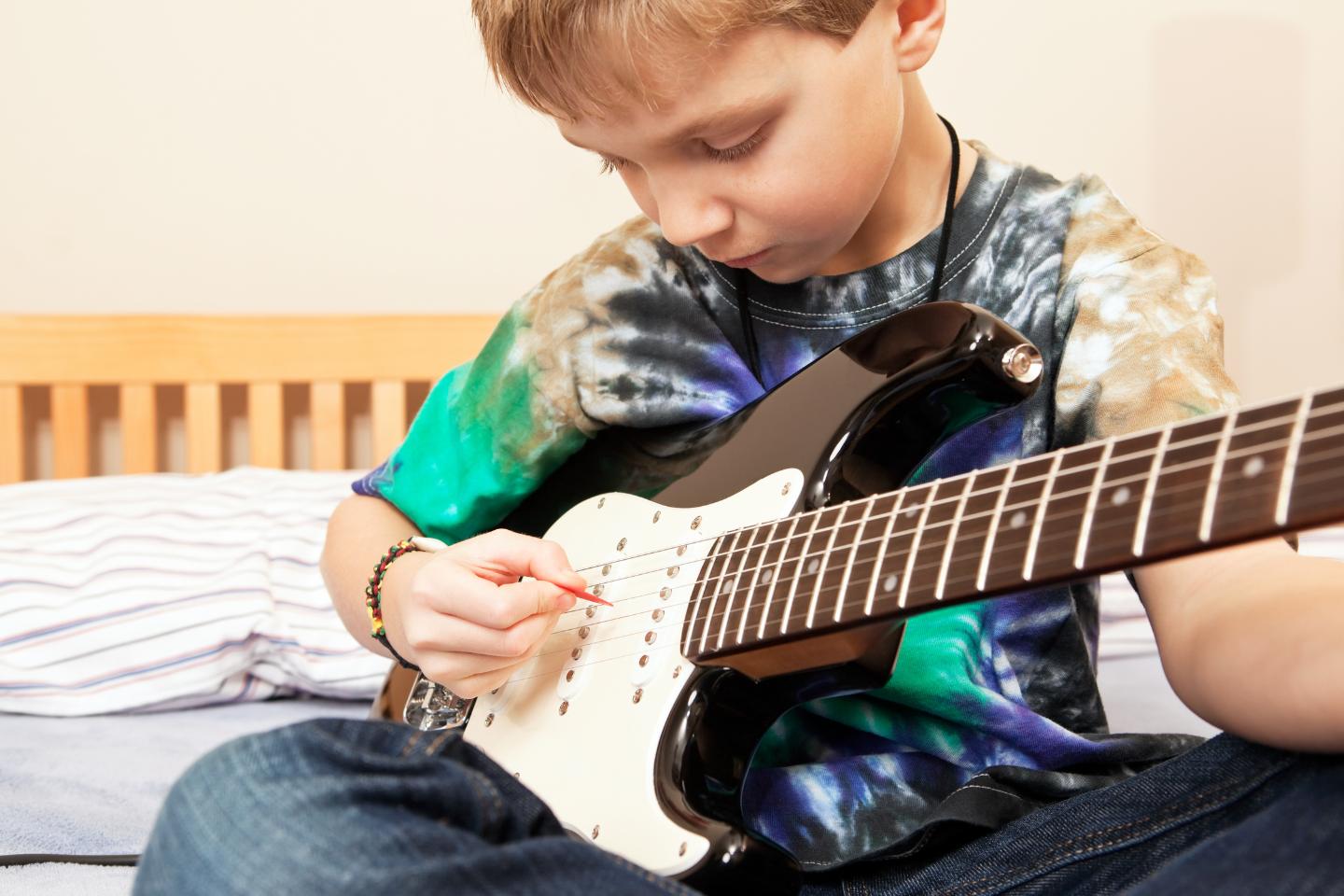 Dicas Incríveis para Escolher a Primeira Guitarra do Seu Filho