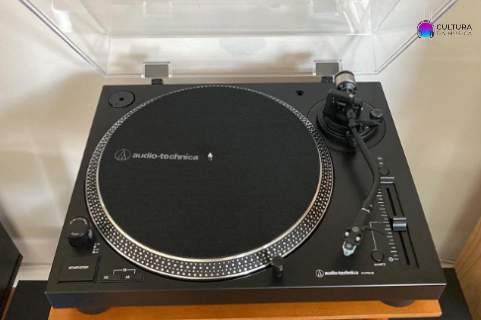 Design e Construção do toca-discos Audio-Technica AT-LP120XUSB-BK