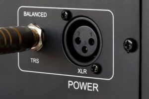 O que é Phantom Power e Por Que é Importante para Microfones